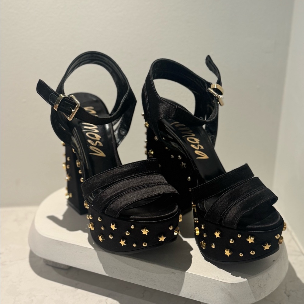 Black and Gold Platform Heels - Picture 2 of 10